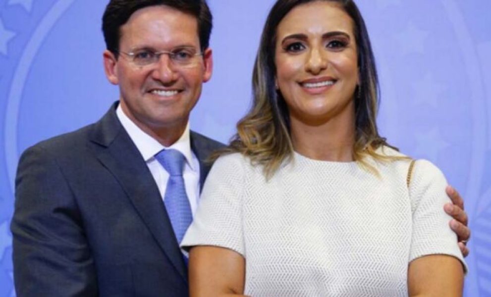 120222esposa-do-ministro-roberta-roma-confirma-pre-candidatura-a-deputada-federal-3-e1792151799291-696×421-1 120222esposa-do-ministro-roberta-roma-confirma-pre-candidatura-a-deputada-federal-3-e1792151799291-696x421-1