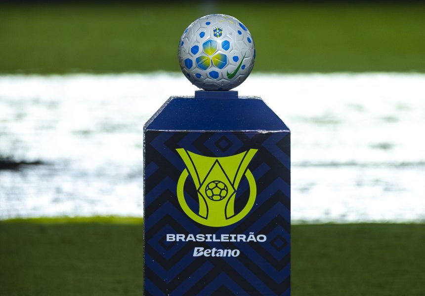 Brasileirao-marca-e-bola-Rafael-Rodrigues-EC-Bahia-scaled-e1778500589527 Brasileirao-marca-e-bola-Rafael-Rodrigues-EC-Bahia-scaled-e1778500589527