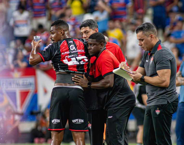Caique-Goncalves-lesao-Victor-Ferreira-EC-Vitoria-scaled-e1781625533839-1536x1206-1