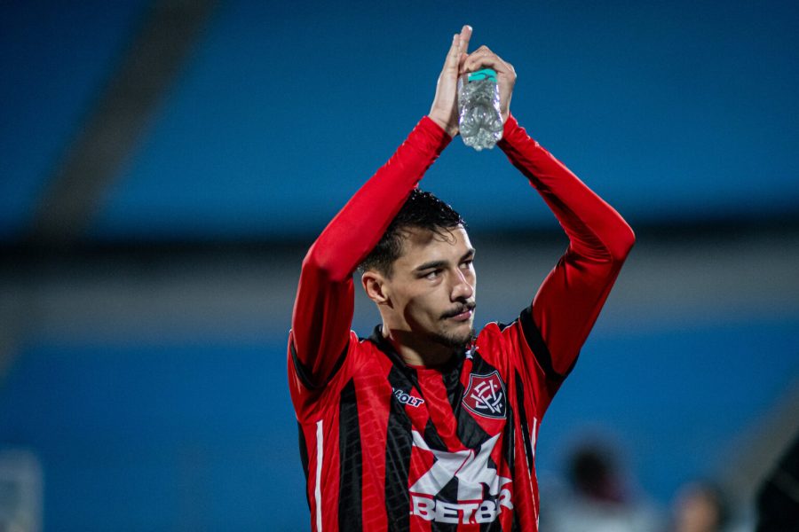 Claudinho-Victor-Ferreira-EC-Vitoria-1536x1024-1