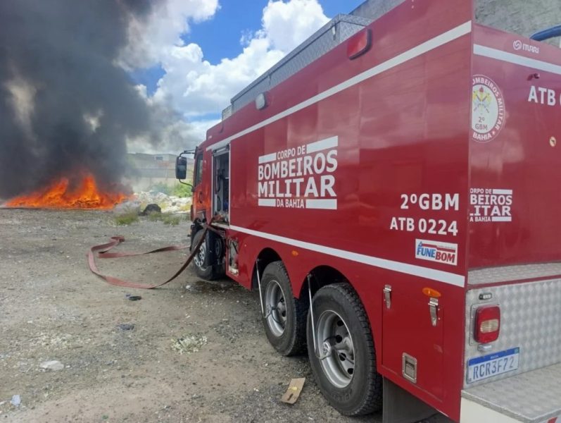 Incendio-em-deposito_-foto-Amaury-Jr-1021x768-1