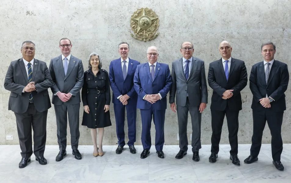 Ministro-baiano-pode-assumir-vaga-deixada-por-Barr0136398200202510100701-ScaleDownProportional Ministro-baiano-pode-assumir-vaga-deixada-por-Barr0136398200202510100701-ScaleDownProportional