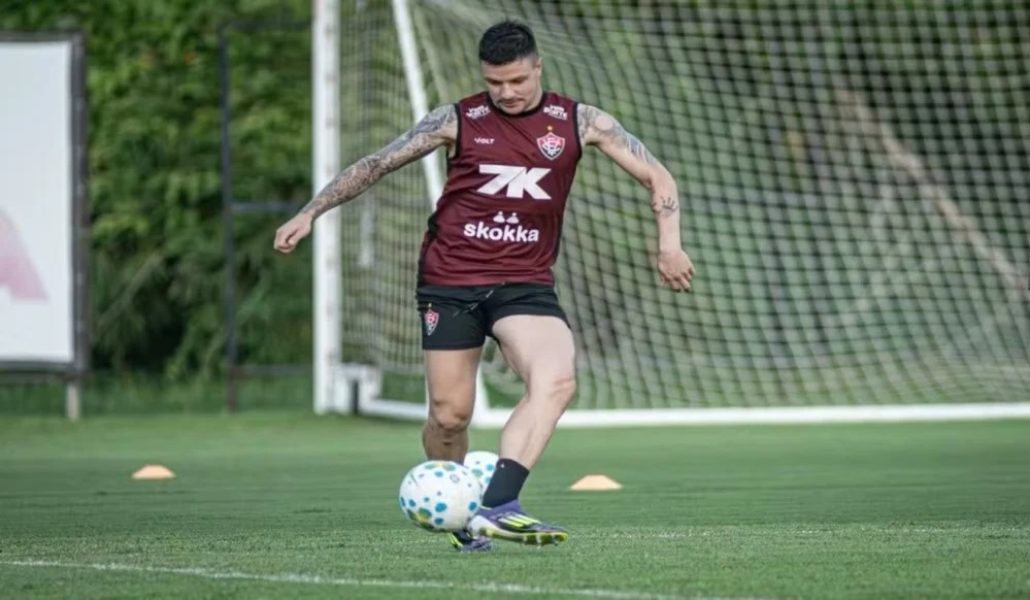 Renato-Kayzer-em-treino-do-Vitoria_Foto_Victor-Ferreira_EC-Vitoria-1-1000×582-1 Renato-Kayzer-em-treino-do-Vitoria_Foto_Victor-Ferreira_EC-Vitoria-1-1000x582-1