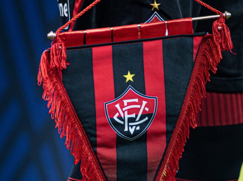 Vitoria-escudo-2-Victor-Ferreira-EC-Vitoria-scaled-e1775226879143-1024x760-1