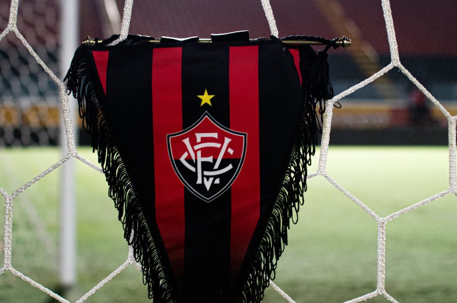 Vitoria-escudo-Victor-Ferreira-EC-Vitoria-scaled-e1774472634965