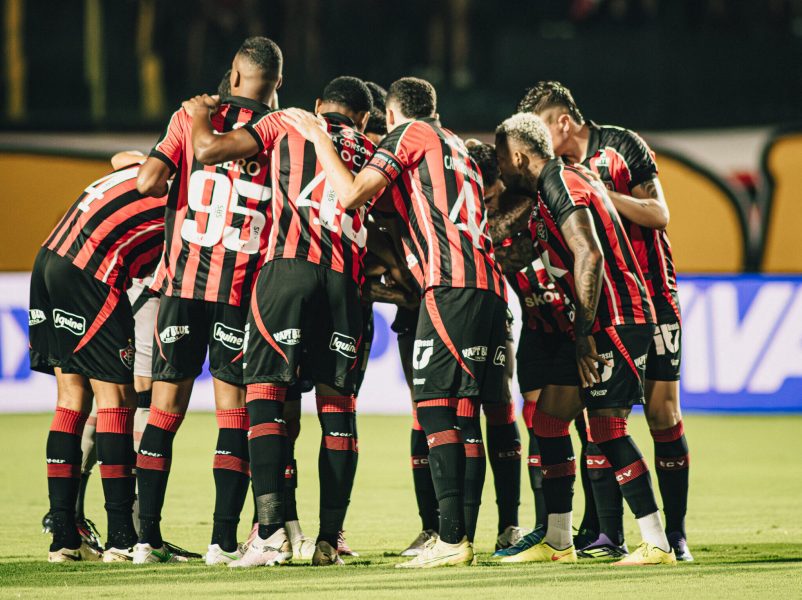 Vitoria-time-Victor-Ferreira-EC-Vitoria-scaled-e1775817469874