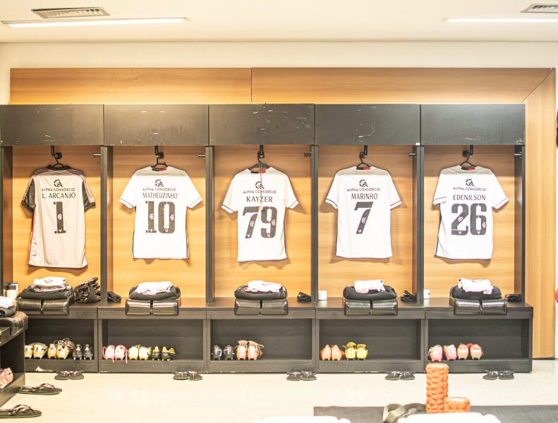 Vitoria-vestiario-Victor-Ferreira-EC-Vitoria-scaled-e1773265760762