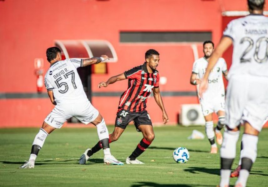 Willian-Oliveira-Victor-Ferreira-EC-Vitoria