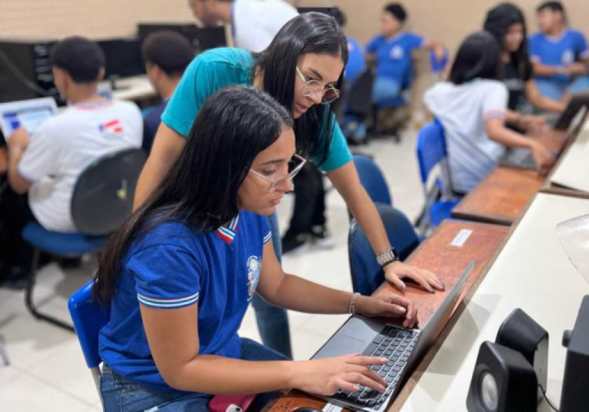 alunos-estudantes-no-computadores-isencao-taxa-inscricao-enem