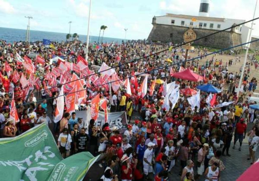 ato-manifestacao-fora-temer-farol-da-barra-foto-cut-bahia
