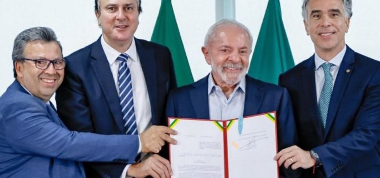 b2ap3_large_172456lula-sanciona-lei-que-cria-sus-da-educacao-3 b2ap3_large_172456lula-sanciona-lei-que-cria-sus-da-educacao-3