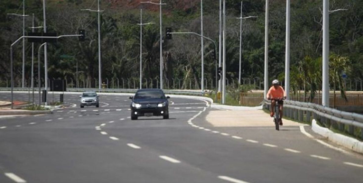 b2ap3_large_carros_avenida_ciclista_ipva-696x464_0