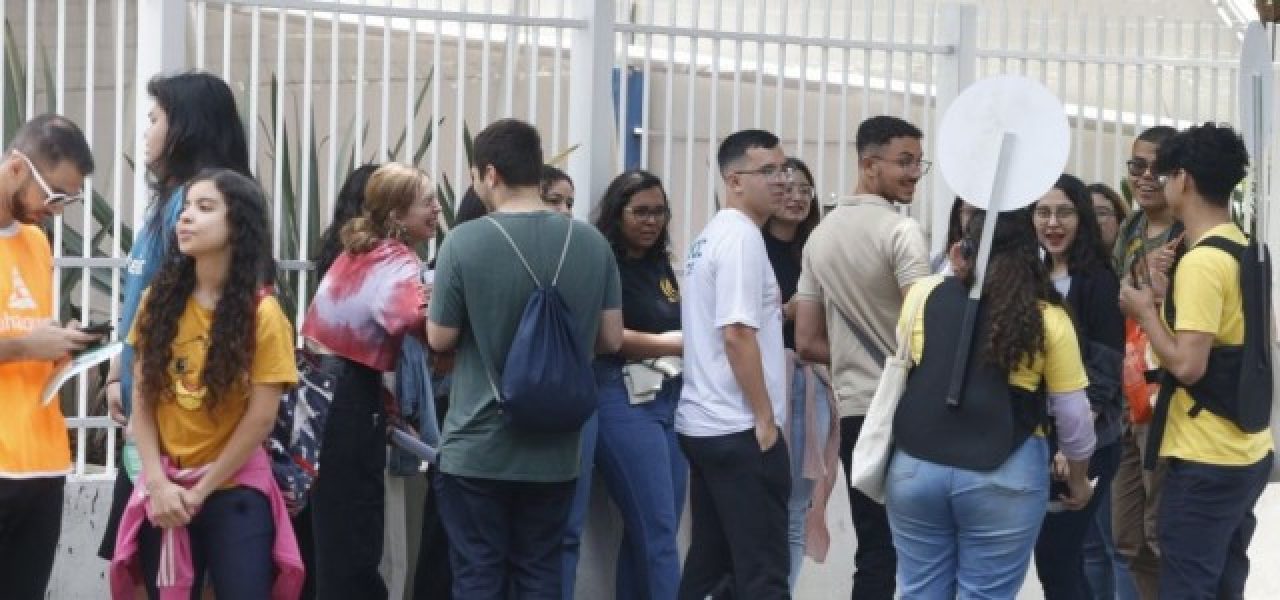 b2ap3_medium_173286cerca-de-70-dos-inscritos-fizeram-as-duas-etapas-do-enem-2025-3-1 b2ap3_medium_173286cerca-de-70-dos-inscritos-fizeram-as-duas-etapas-do-enem-2025-3-1