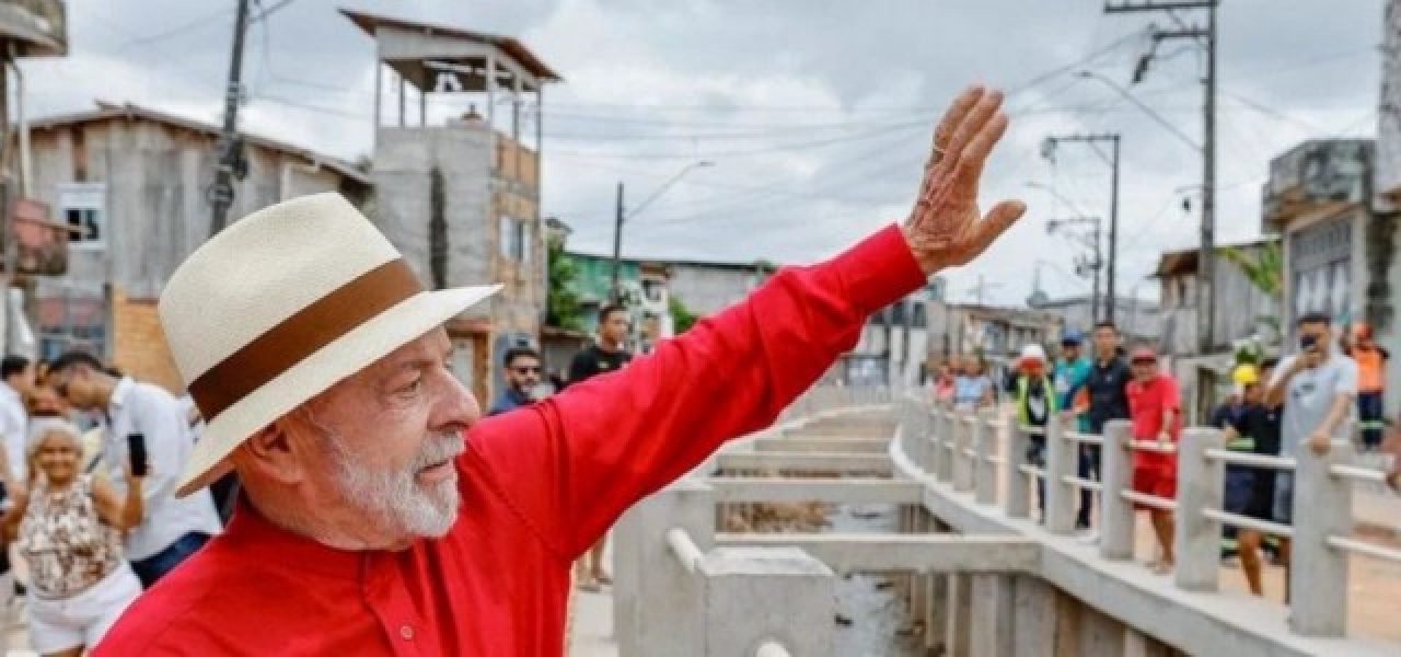 b2ap3_medium_174400lula-lidera-com-15-pontos-sobre-flavio-bolsonaro-em-segundo-turno-aponta-datafolha-3