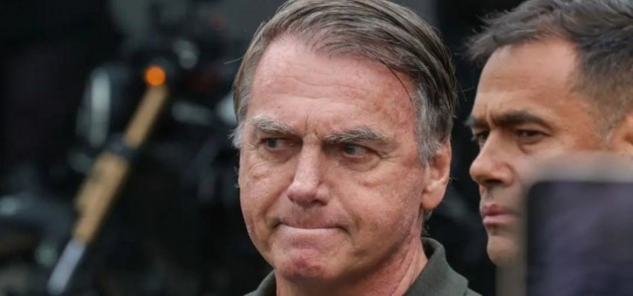 b2ap3_medium_175462bolsonaro-segue-internado-em-brasilia-e-passara-por-novo-procedimento-para-conter-solucos-3