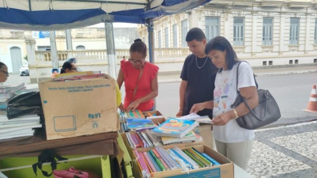 b2ap3_medium_Feira-do-Livro-Usado_-foto-Mrio-Sepulveda