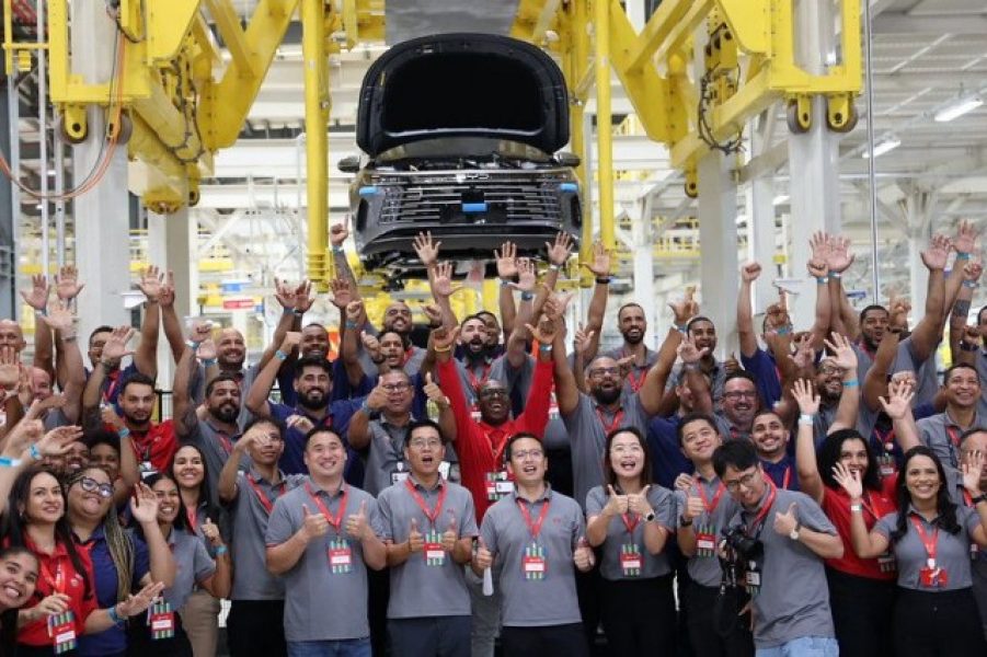 b2ap3_medium_Governo-da-Bahia-inaugura-Fabrica-de-Carros-Eltricos-BYD-em-Camaari.-Foto-Thuane-MariaGOVBA-2