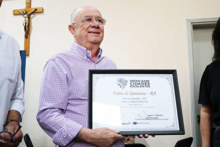 b2ap3_medium_Prefeito-Preio-Entrega-Livro-Cidade-FS-Fotos-Washington-Nery-16-12-25-6