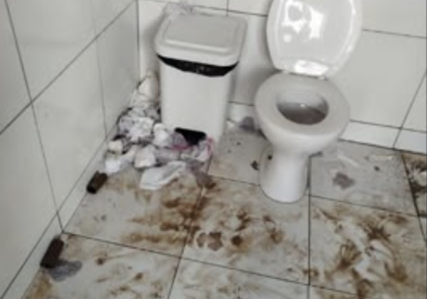 banheiro-do-presidio-masculino-de-Salvador