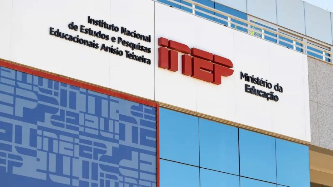 ca24ec80-2a14-4f59-a5b3-d4458bed77df-1 ca24ec80-2a14-4f59-a5b3-d4458bed77df-1