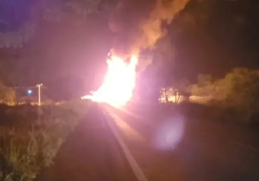 caminhao-pega-fogo-na-br-324