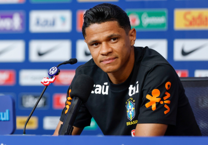 douglas-santos-selecao-brasileira douglas-santos-selecao-brasileira