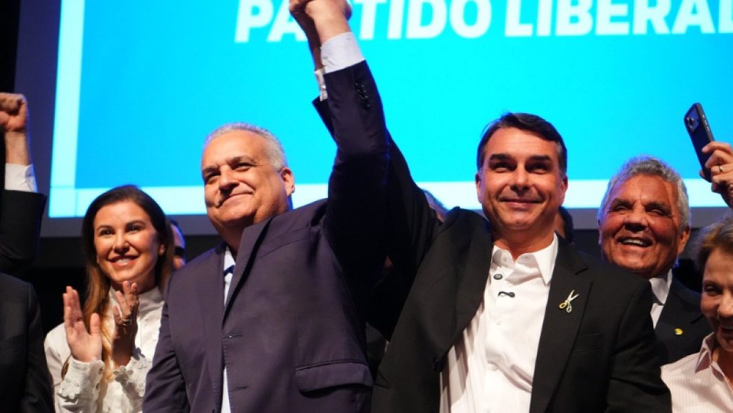 flavio-bolsonaro-e-alfredo-gaspa flavio-bolsonaro-e-alfredo-gaspa