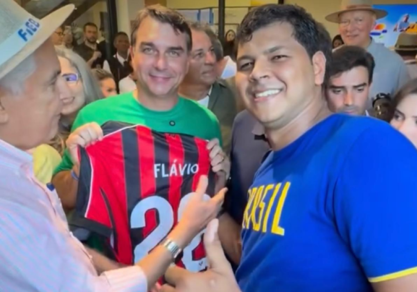 flavio-bolsonaro-e-diego-castro flavio-bolsonaro-e-diego-castro