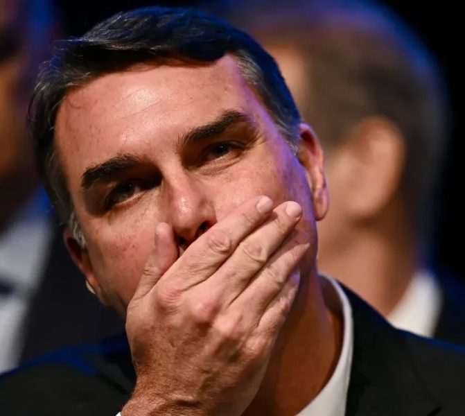 flavio-bolsonaro-tem-candidatura-a-presidente-barr0139850400202608131336-ScaleDownProportional flavio-bolsonaro-tem-candidatura-a-presidente-barr0139850400202608131336-ScaleDownProportional