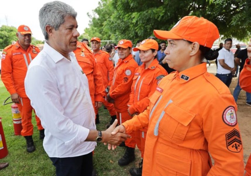 jeronimo-bombeiros-muquem-do-sao-francisco-chuvas-enchentes jeronimo-bombeiros-muquem-do-sao-francisco-chuvas-enchentes