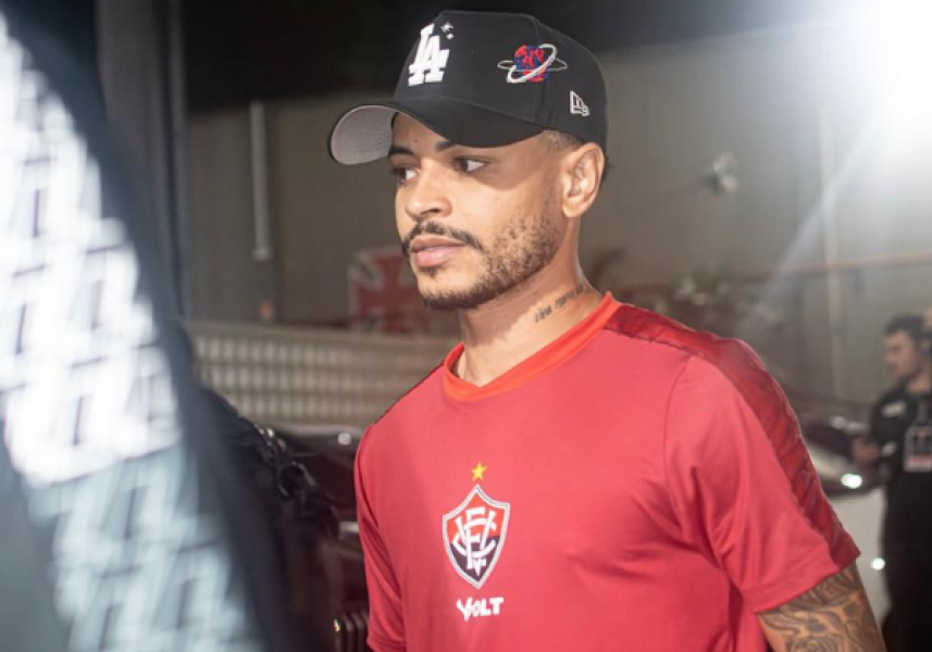matheuzinho-meia-do-vitoria matheuzinho-meia-do-vitoria