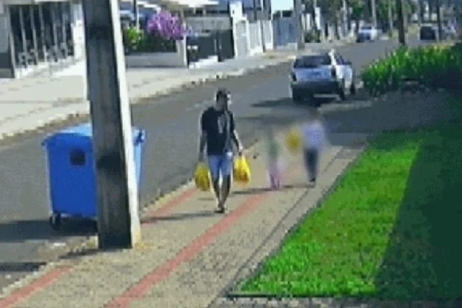pai-agride-filha-de-3-anos-e-mae-descobre-caso-ao-assistir-video-nas-redes-3333599-article pai-agride-filha-de-3-anos-e-mae-descobre-caso-ao-assistir-video-nas-redes-3333599-article