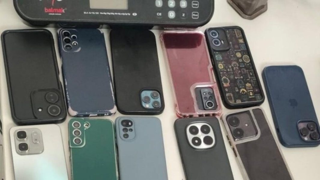 pm-apreende-11-celulares-em-pousada-de-serrinha-apos-denuncia-de-furto-durante-a-micareta-01ec0-993x750_widelg