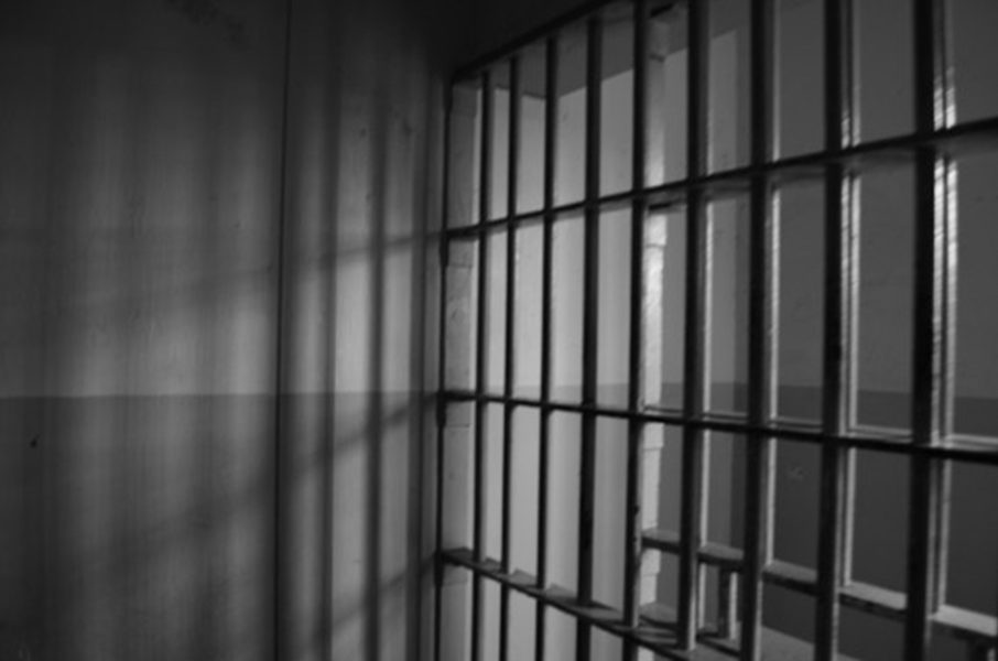 prisao-cela-cadeia-atras-das-grades prisao-cela-cadeia-atras-das-grades