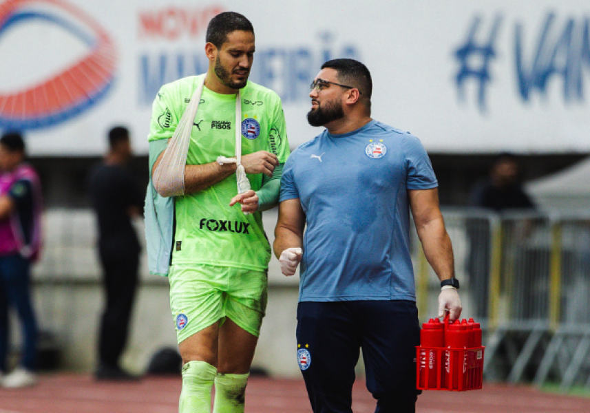 ronaldo-com-o-braco-enfaixado ronaldo-com-o-braco-enfaixado